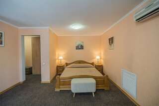 Гостиница Саратовская Саратов Superior room-1